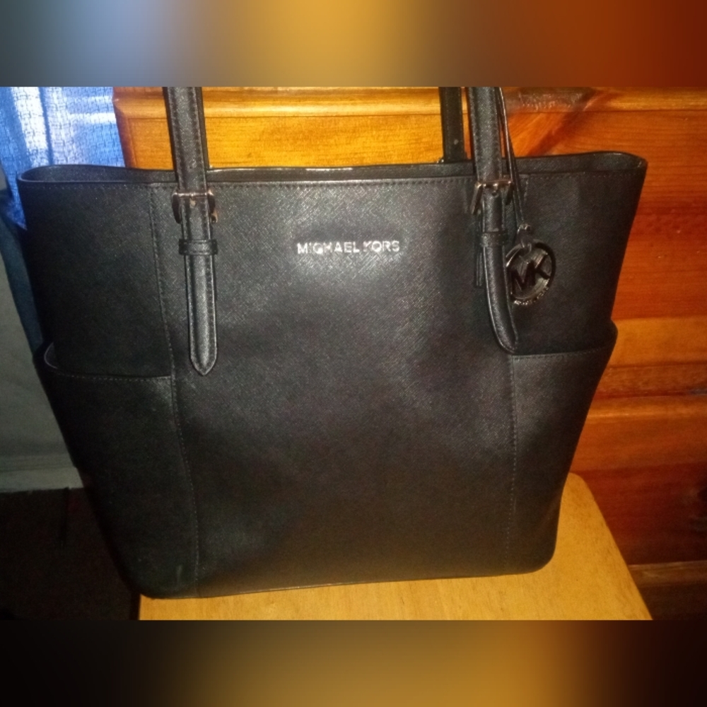 Great Condition Michael Kors Marilyn Medium Saffiano Leather Tote Bag - Picture 3 of 12